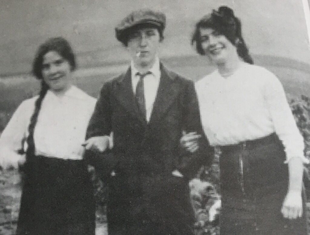 Margaret Skinnider pictured dressed as a man, with a woman on each arm