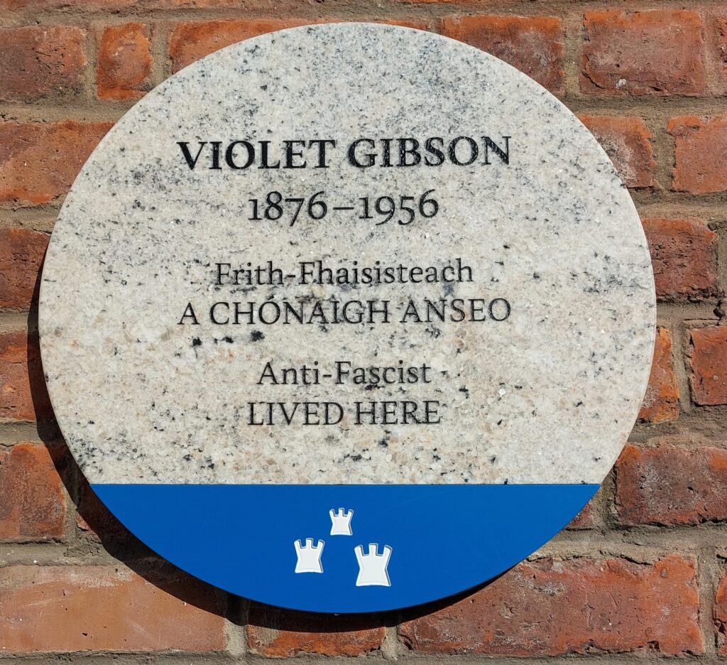 Plaque commemorating Violet Gibson, anti-fascist, 1876-1956 in Merrion Square, Dublin